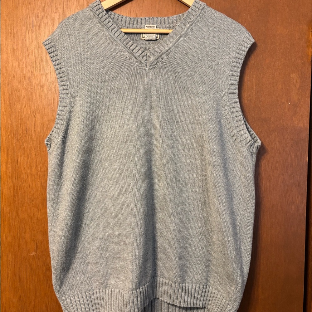 L.L. Bean Men's V-Neck grey Sweater Vest